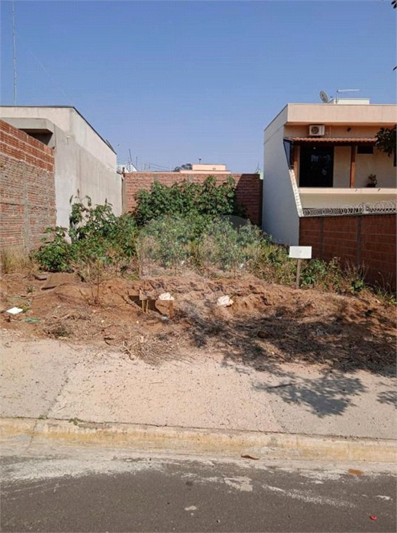 Terreno plano contendo 160,00 m² .