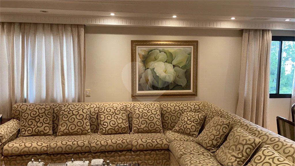 Apartamento com terraço 385m² 03 dormitórios sendo 2 suítes 5 vagas..Estuda Permuta.