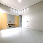 Indaiatuba - Jardim Bom sucesso - Área total: 150m² - Área construída: 115m² - 3 dormitórios sendo 1 suíte com armário planejado;Sala para dois ambientes; Banheiros com box gabinetes e espelhos; Área gourmet com churrasqueira a carvão e móveis planejados; Lavanderia coberta; Ar condicionado na sala