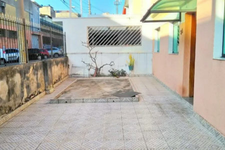 Sobrado espaçoso de esquina no bairro da Mooca!