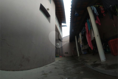 Sobrado com 3 suítes.