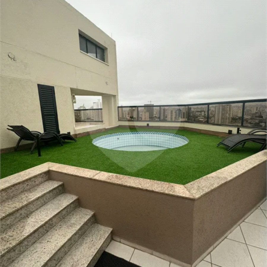 Cobertura duplex à venda na Mooca de 277m² com 3 dormitórios, 1 suíte e 3 vagas.