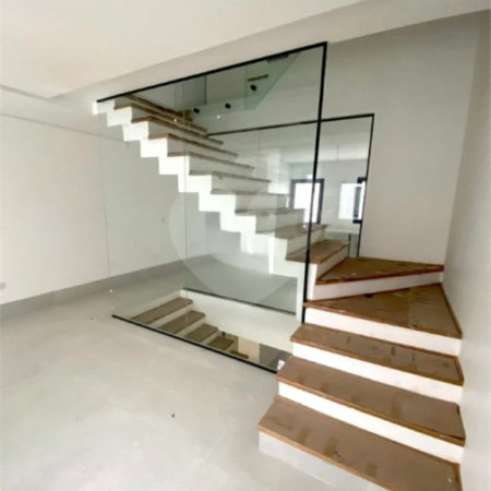 Sobrado com 194m² , 3 dormitórios , sendo 1 suíte , 4 vagas , à venda na Vila Pires , em Santo André.