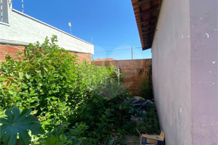 Casa e sala comercial na Vila Jacobucci