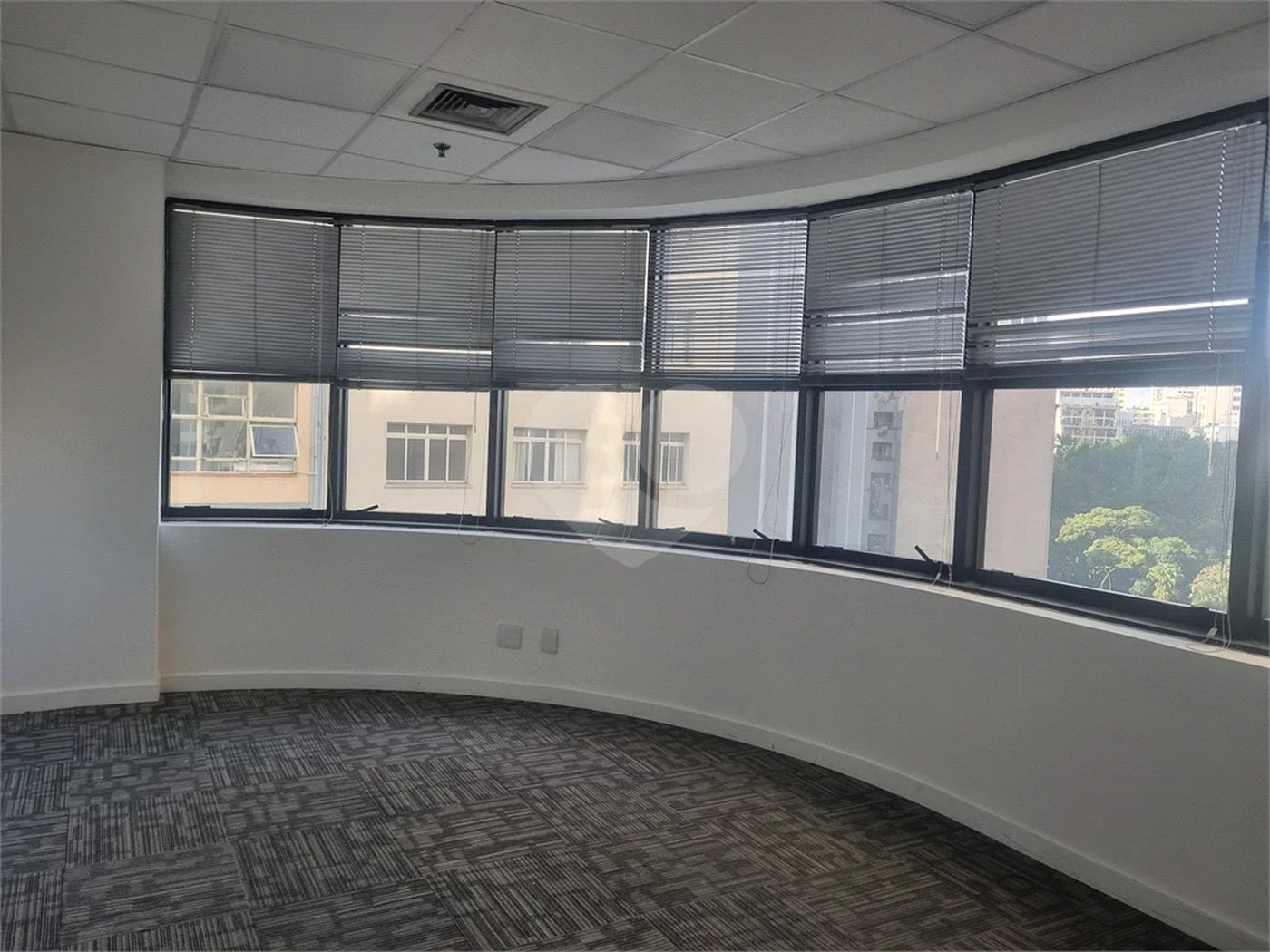 Conjunto comercial à Venda ou Locação na República com 376,56 m² de área útil 10 vagas