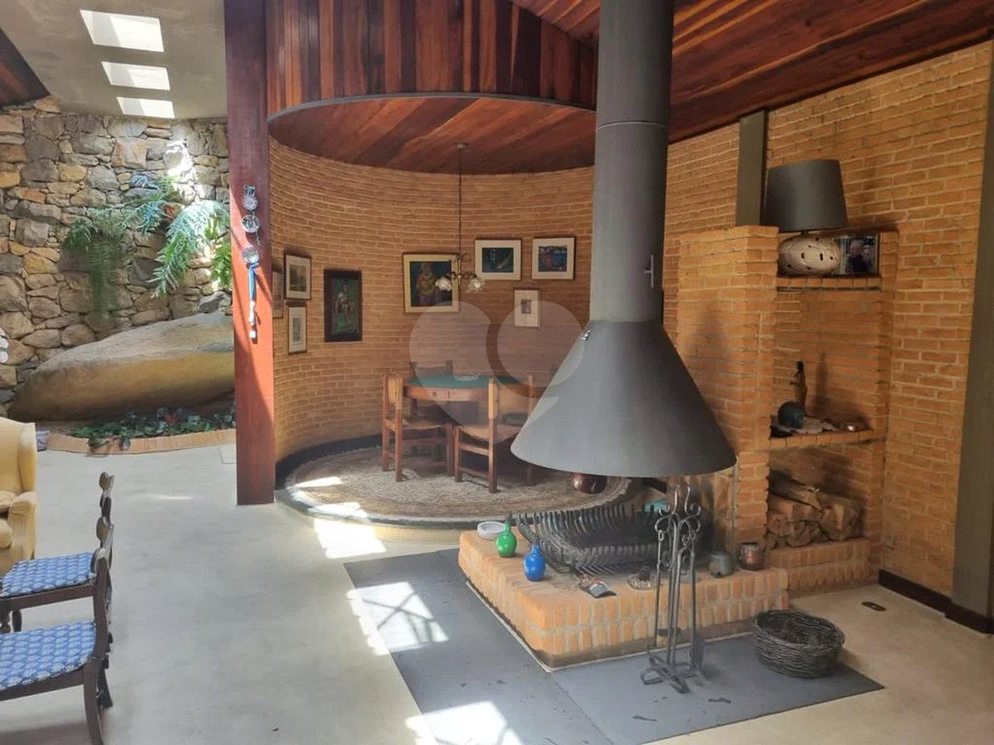 Casa à venda, 742 m², com piscina, 5 suítes, em Embu das Artes