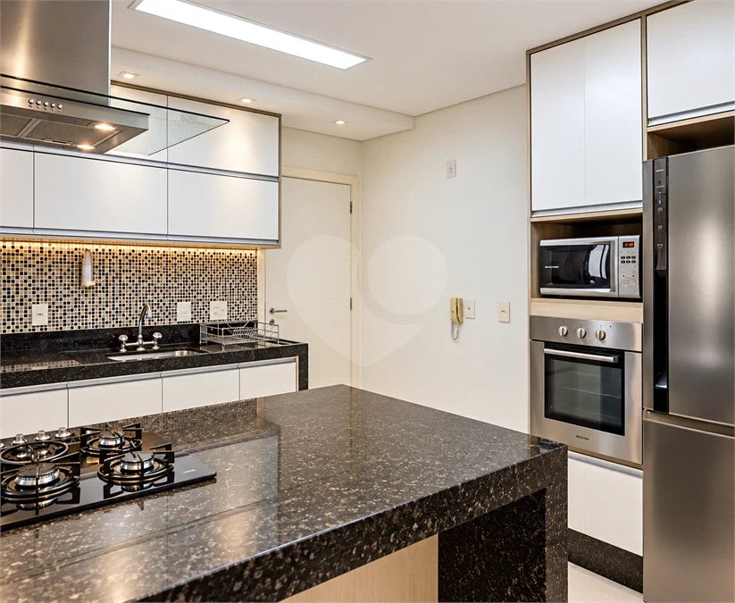 Apartamento mobiliado de 106 m² no Centro de São Bernardo, com 3 dormitórios, suíte, 3 vagas, vista livre e condomínio com lazer completo.