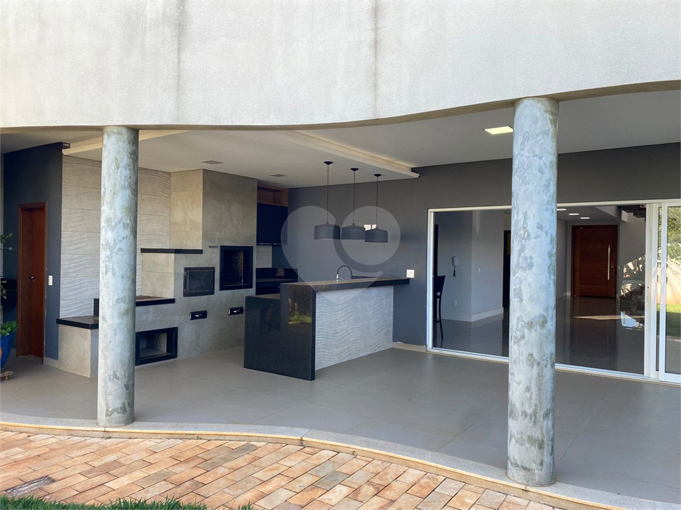 Casa com alto padrão de acabamento para venda no Condomínio Montreal.