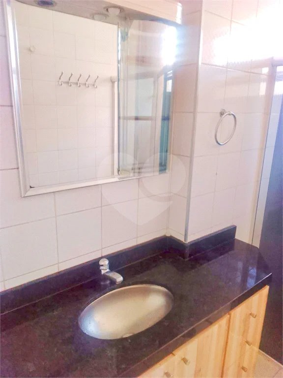 Apartamento na Consolação com 2 quartos, varanda, sem vaga.
