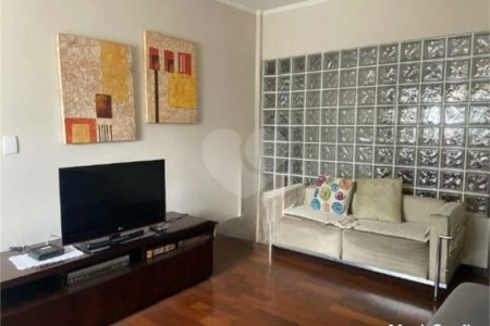 Casa com 180m², 3 dormitórios, sendo 1 suíte, 2 vagas, à venda na Vila Prudente.