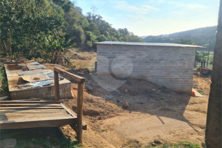 VENDA SÍTIO 48 hectares com estruura para granja, hidroponia e gado