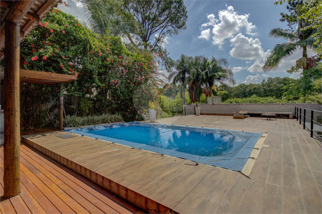 Sobrado à venda com 4 quartos, sendo 2 suítes, em Chácara Monte Alegre, São Paulo, SP