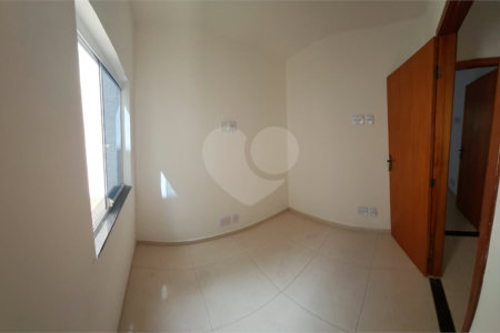 Sobrado novo de 3 quartos, 1 suíte, com 100 m², 2 vagas de garagem à venda no Jardim Eliane SP