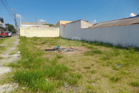 Terreno plano com boa localização no Cruzeiro do Sul .