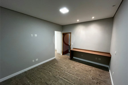 Casa para venda no condomínio de alto padrão Damha III,