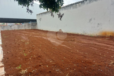 Terreno para venda na Vila Carmem.