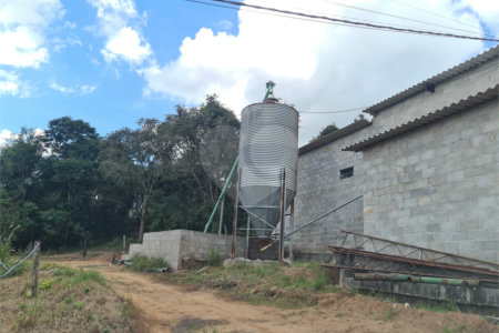 VENDA SÍTIO 48 hectares com estruura para granja, hidroponia e gado