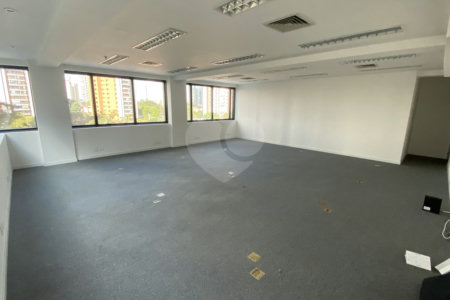 Conjunto comercial com 146m², 3 vagas, à venda no Brooklin