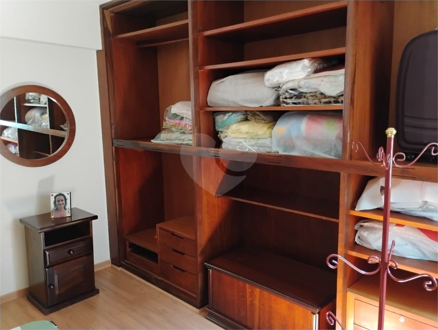 Vende-se apartamento no Jardim Aeroporto com 03 dormitórios