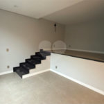 Sobrado de alto padrão no Swiss Park, totalmente reformado, com 4 suítes, piscina, elevador, espaço gourmet, 4 vagas e condomínio com lazer completo.