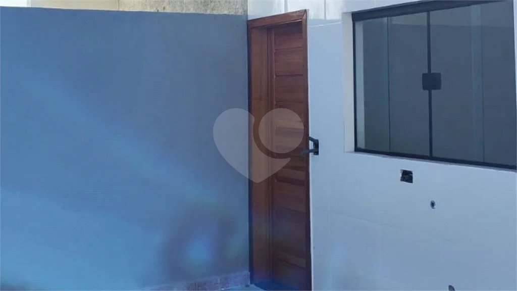 Sobrado Novíssimo à Venda – 3 Dormitórios, Suíte, Quintal e 6 Vagas – 132m² de Terreno