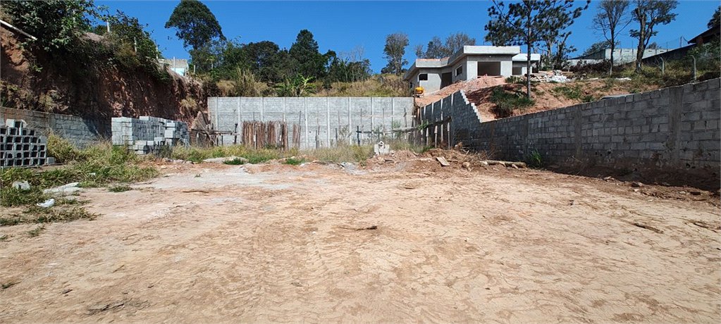 Terreno em Atibaia com 681 metros, pronto para construir, excelente localização, aceita financiamento