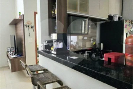 Casa em condomínio Alvorada em Araraquara com 3 dormitórios e piscina