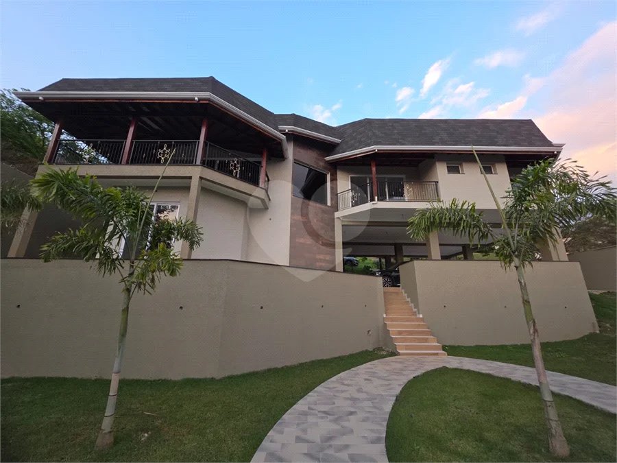 Casa à venda com 4 suítes no condomínio Residencial Jardim Primavera, Louveira - SP