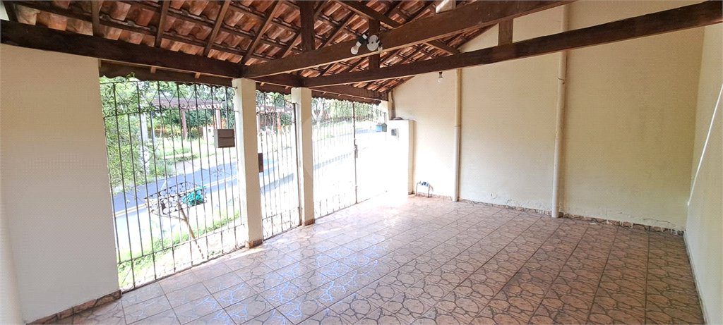 Casa ampla em bairro tranquilo – excelente oportunidade para morar ou investir!