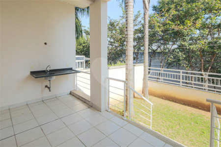 Casa à venda com 4 quartos, sendo 2 suítes, no condomínio Bristol Village, São Paulo - SP