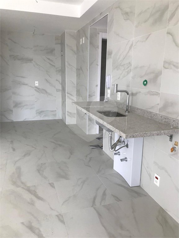 Magnífico apartamento novo (no contra-piso) à venda na Chácara Klabin com 144 m² e 3 suítes.
