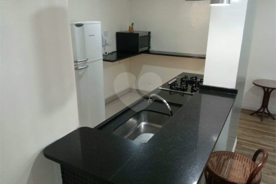 Lindo apartamento, muito bem conservado, com bom espaço interno.