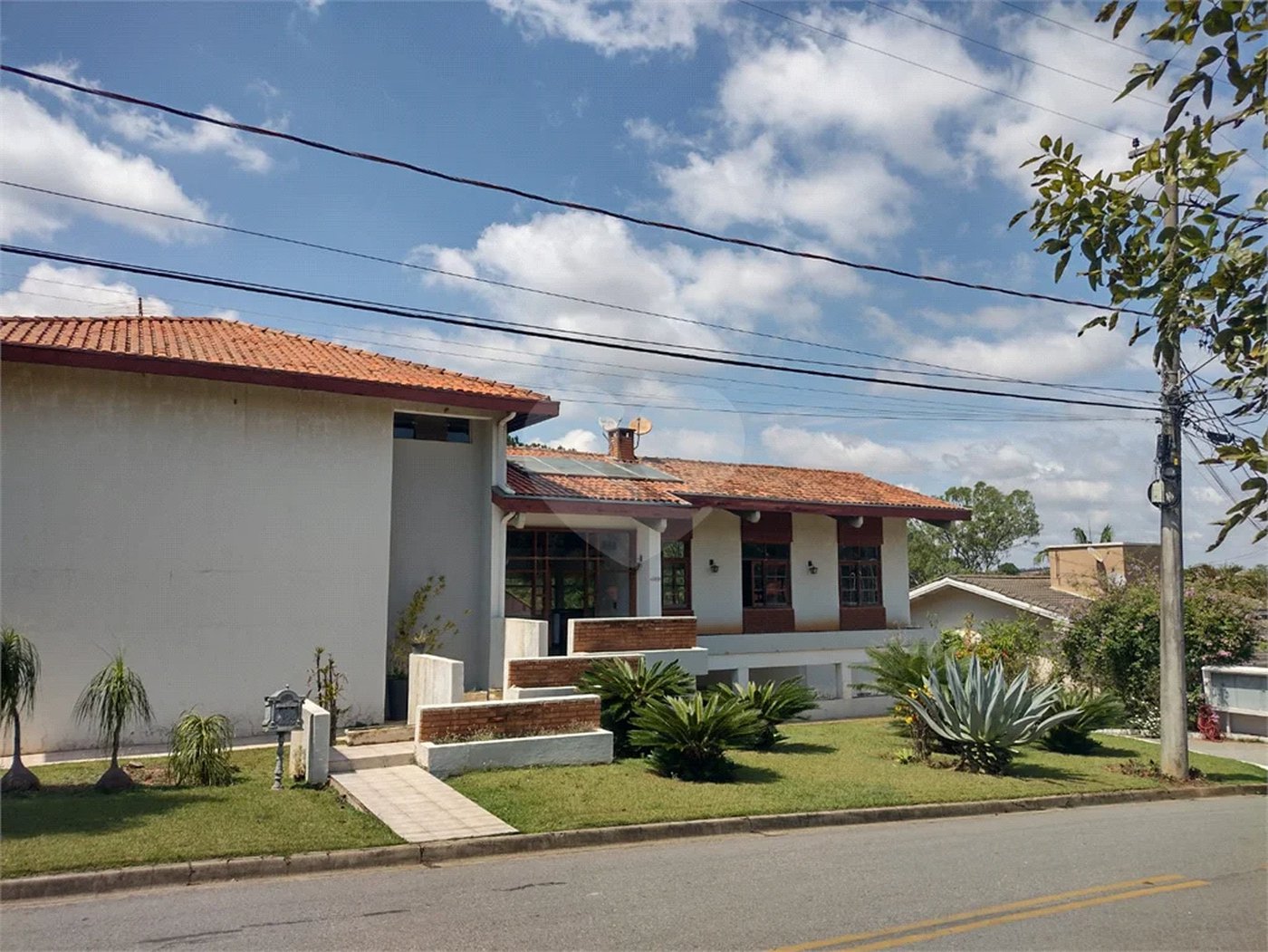 Casa à venda com 7 quartos, sendo 4 suítes, no condomínio Estância Marambaia, Vinhedo - SP