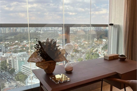 Studio de Alto Padrão no Cobiçado JK Square, Itaim Bibi | 42m², 1 Vaga