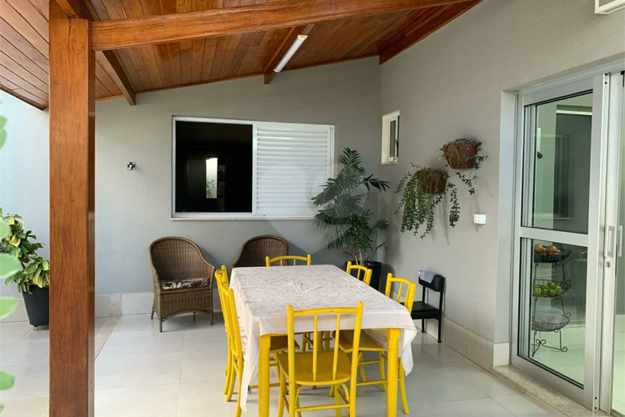 Linda Casa à Venda no Bairro Santa Rosa, na cidade de Piracicaba-SP.
