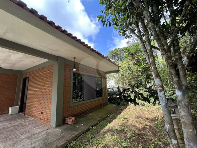Casa à venda ou para alugar com 3 quartos, sendo 1 suíte,  no condomínio Iara Branca, Mairiporã - SP