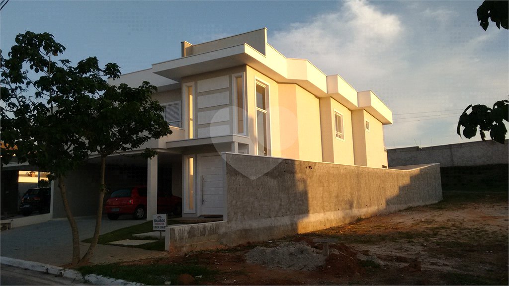 CASA A VENDA NO URBANOVA COM 390M², 5 DORMITORIOS, 6 BANHEIROS, PISCINA, 3 VAGAS, Sjc