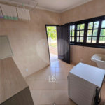 Indaiatuba- Vale das Laranjeiras - Vista dos fundos para o lago - Casa assobradada - 3 pisos, 4 quartos, 2 suítes, uma com hidro ,escritório, sala 3 ambientes, lareira, lavabo,cozinha ampla, despensa, lavanderia, churrasqueira, forno pizza, 6 wcs, piscina, jardim despensa, garagem, segurança