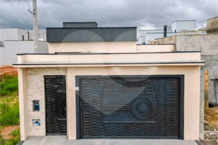 Indaiatuba - Jardim Bom sucesso - Área total: 150m² - Área construída: 115m² - 3 dormitórios sendo 1 suíte com armário planejado;Sala para dois ambientes; Banheiros com box gabinetes e espelhos; Área gourmet com churrasqueira a carvão e móveis planejados; Lavanderia coberta; Ar condicionado na sala