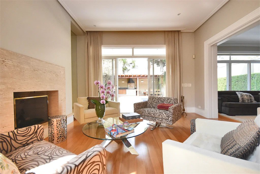 Casa impecável em terreno de 546m2