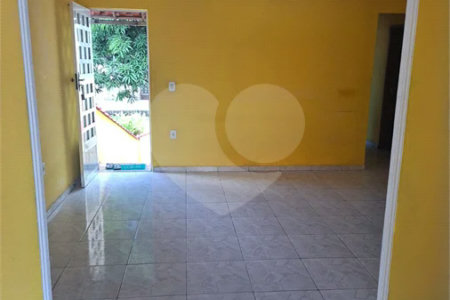 CASA Á VENDA EM SANTÍSSIMO ,ESTRADA DA POSSE ..