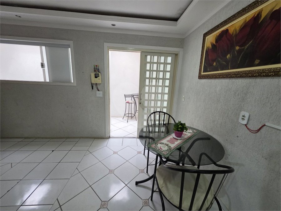 Casa térrea à venda no Douradinho com 2 quartos e edícula com mais dois quartos e 2 banheiros.