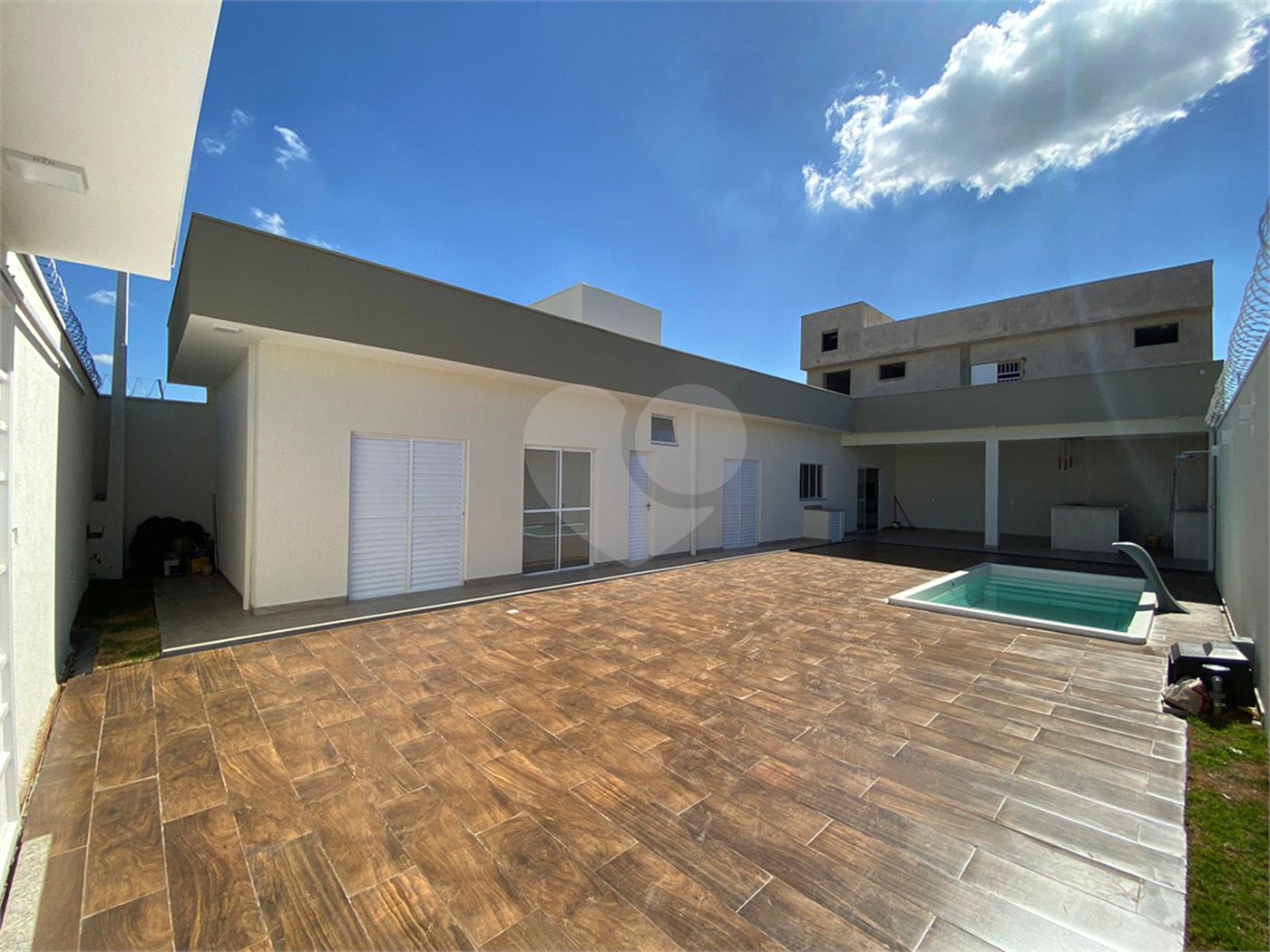 Casa térrea com piscina para venda no Residencial Arcoville
