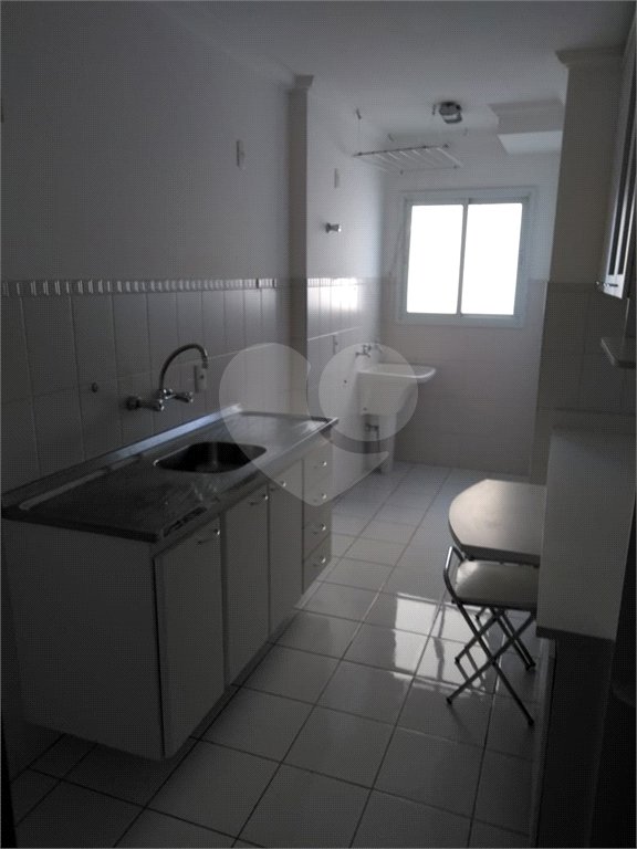 Indaiatuba - Venda - Apartamento no Condomínio Portal das Flores com 64 m², 3 dorms, sendo 2 com armários planejados, , WC social, cozinha planejada e totalmente integrada com a lavanderia, varanda, , 02 vagas de garagem. Excelente localização, a poucos metros do Shopping Polo, mercados, padaria,