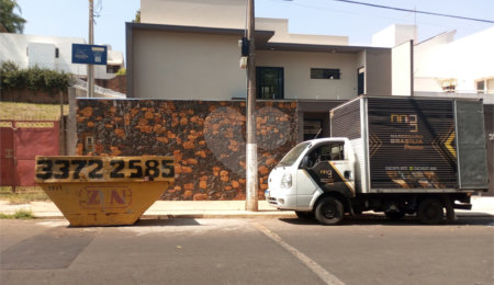 Sobrado à venda com 4 quartos, sendo 2 suítes,  em Parque Santa Mônica, São Carlos, SP
