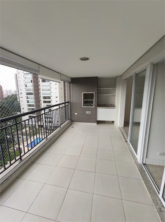 Apartamento à venda ou para alugar com 3 quartos, sendo 1 suíte, em Parque Reboucas, São Paulo, SP