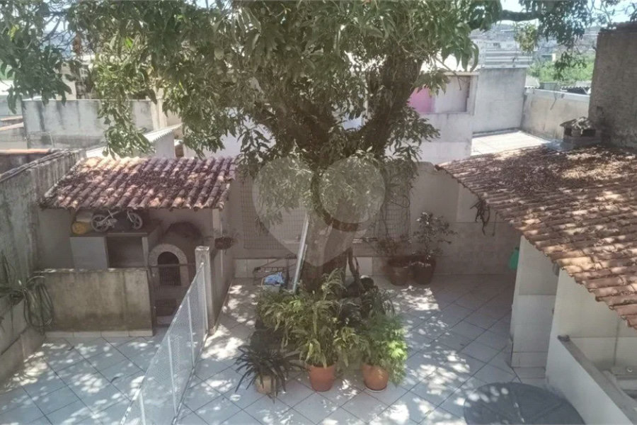 Ótimo sobrado à venda, ao lado do Roldão na Av. Cupece.