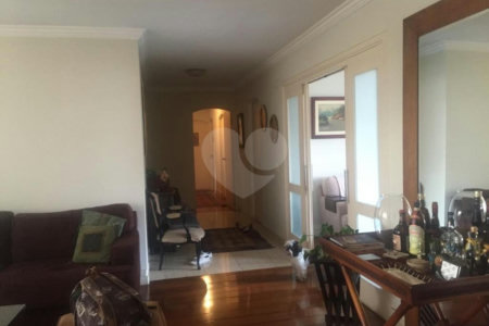 Apartamento com 4 Quartos à Venda, 180 m² por R$ 650.000