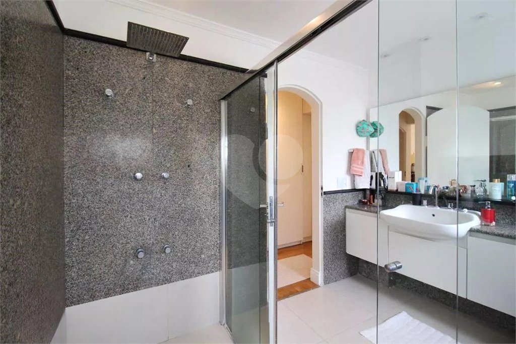 Apartamento para venda em Moema com 185m², 3 dormitórios sendo 1 suíte e 1 vaga