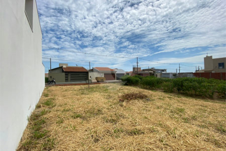 Terreno plano com 250,00 m²